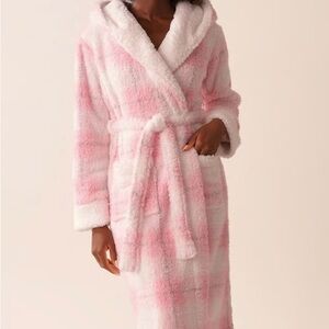La Vie En Rose Pink and White Plush Robe